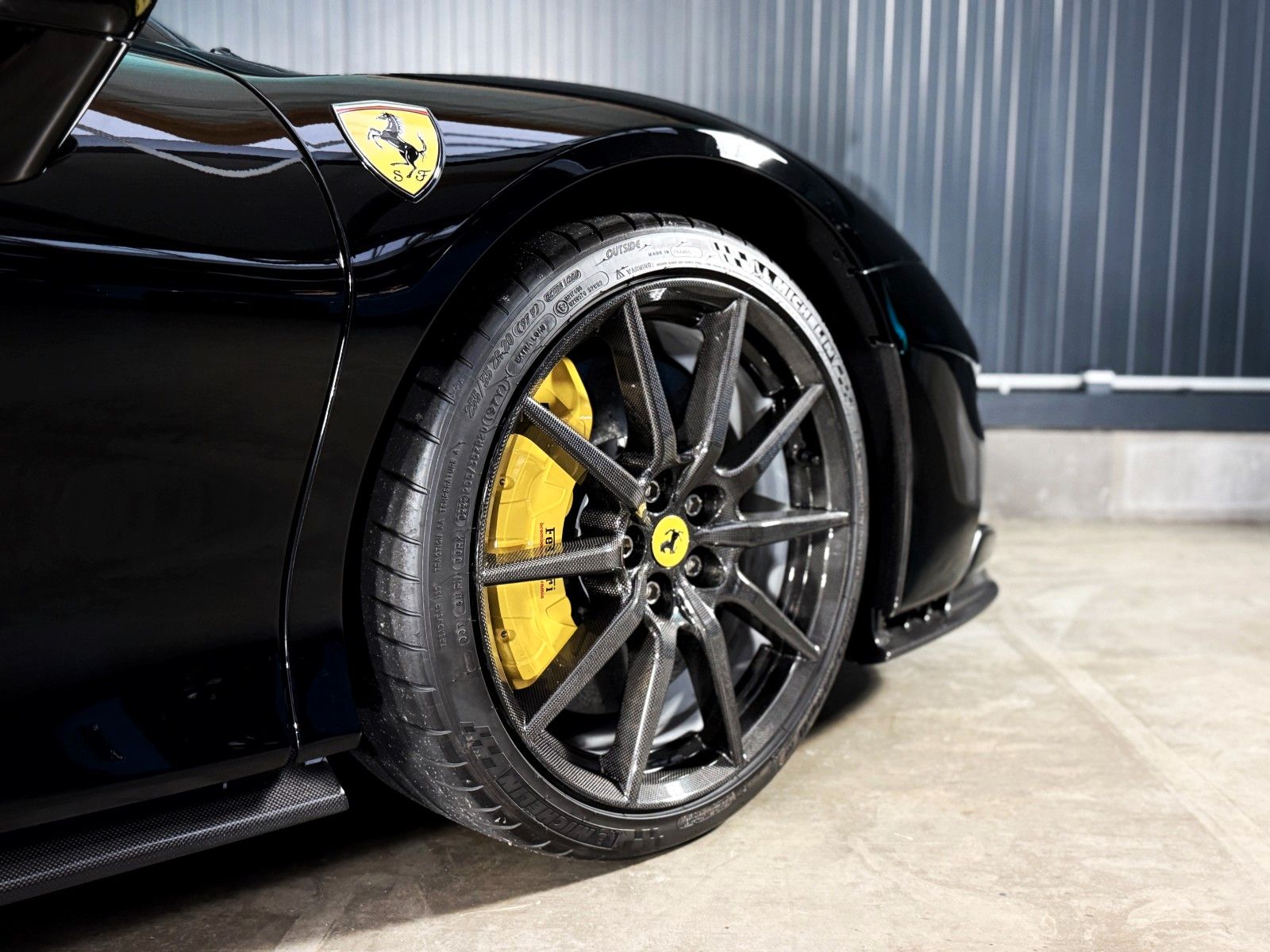 Fahrzeugabbildung Ferrari SF90 Spider + Vollcarbon + Lift + NeroDS1250