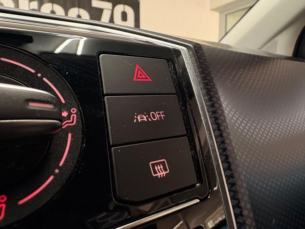 VW up! United ISOFIX KLIMAA 8-FACH DAB SPURHALTEASS VW up! United ISOFIX KLIMAA 8-FACH DAB SPURHALTEASS