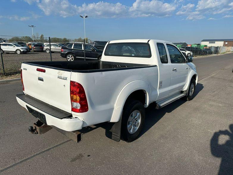 TOYOTA HILUX 4WD 2.5 DIESEL - 120 CV- GPS - BVM - ATTELAGE FIXE