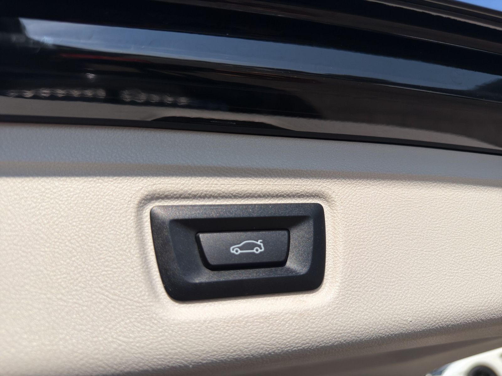 Fahrzeugabbildung BMW 318/1.Hand/Apple/Szhzg/DAB/LED/Klimaauto/LiveCoc