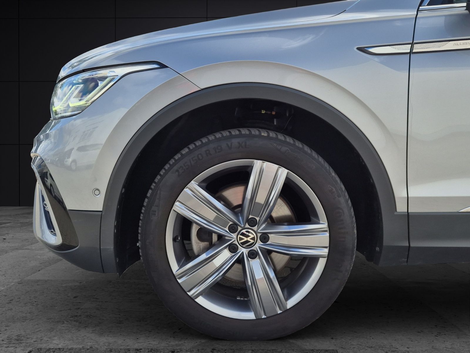 Fahrzeugabbildung Volkswagen Tiguan Allspace TSI Elegance DSG 4M Matrix Navi