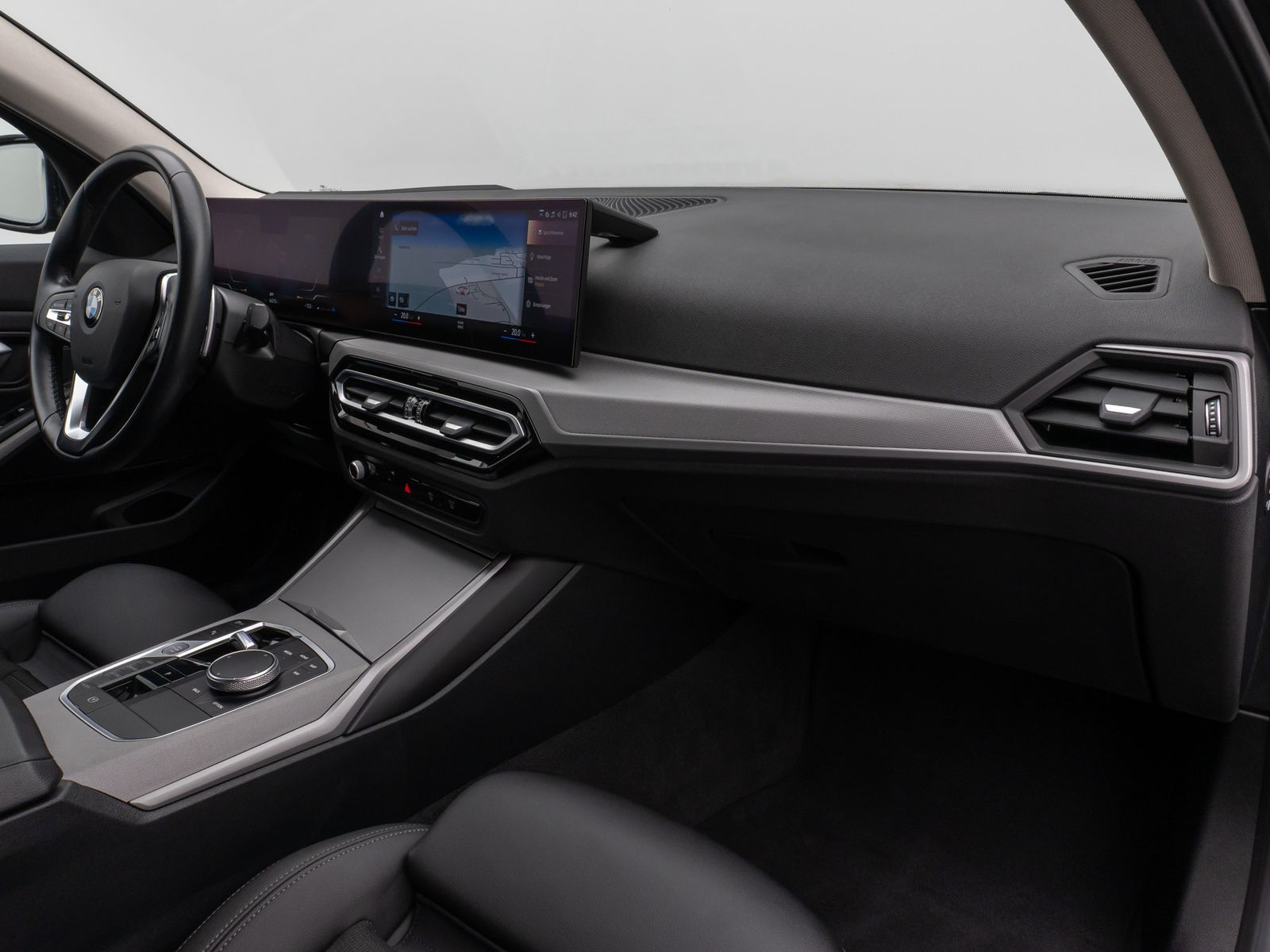 Fahrzeugabbildung BMW 320d Lim. DAB HUD CockPitPro Leder PDC Sport