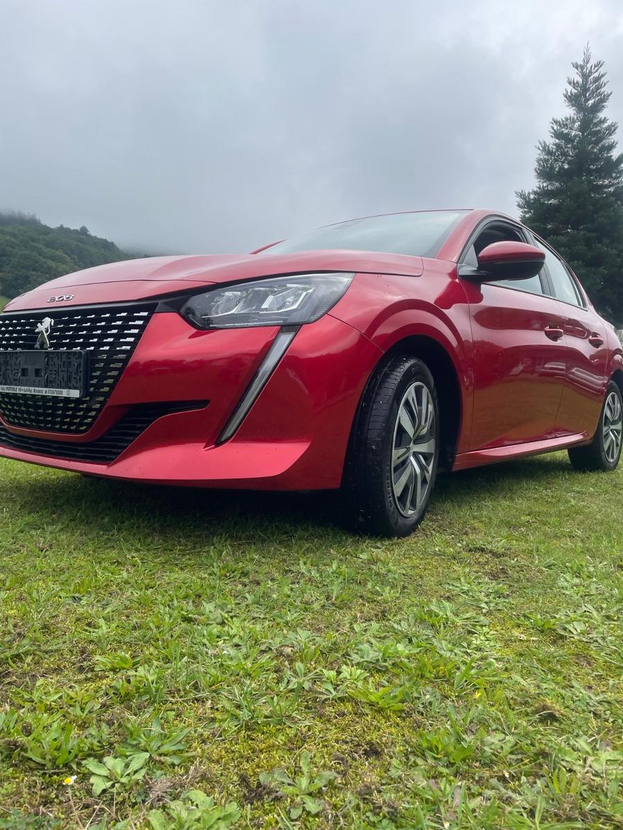 Peugeot 208 PureTech 100 Allure *Wenig Km, LED,SHZ*