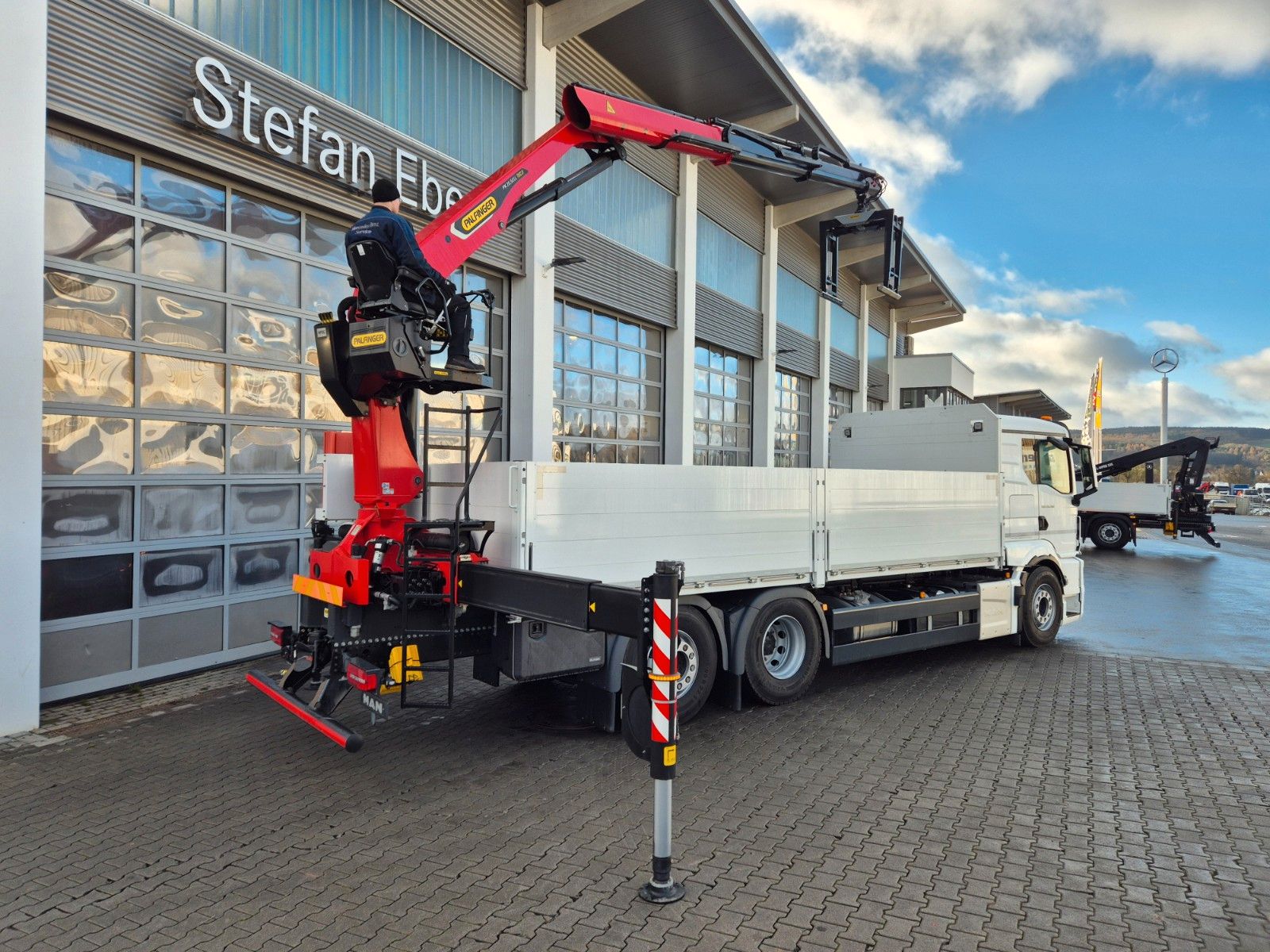 Fahrzeugabbildung MAN TGS 26.470 6x2-4 LL Baustoff Palfinger PK20.501L