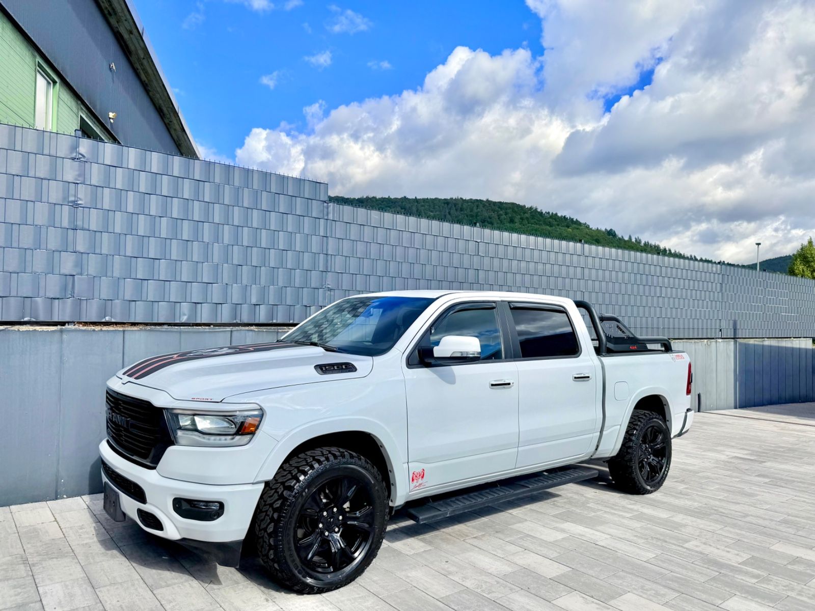 Dodge RAM 5,7 V8 OFFROAD"LARAMIE-WHITE-MONSTER-BÜGEL imagem 3