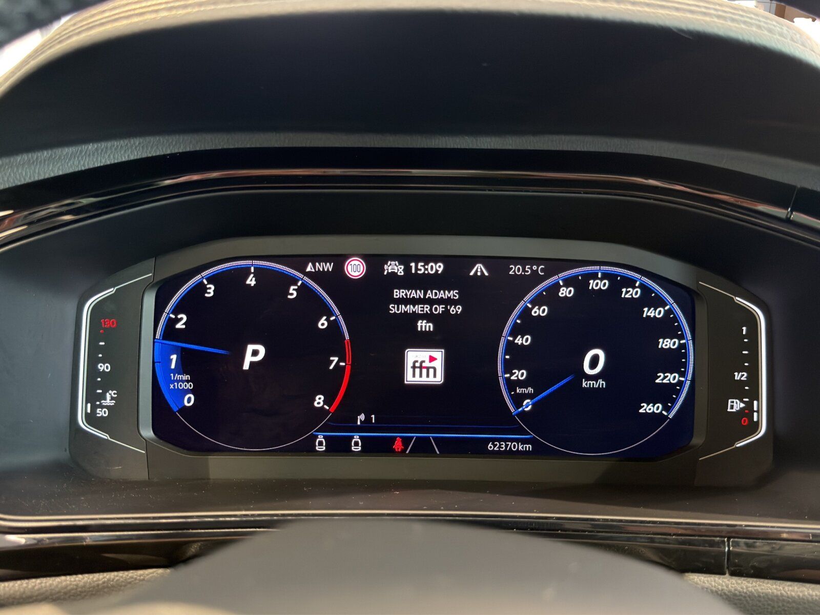 Fahrzeugabbildung Volkswagen T-Roc Cabriolet 1.5 TSI DSG R-Line ACC APP