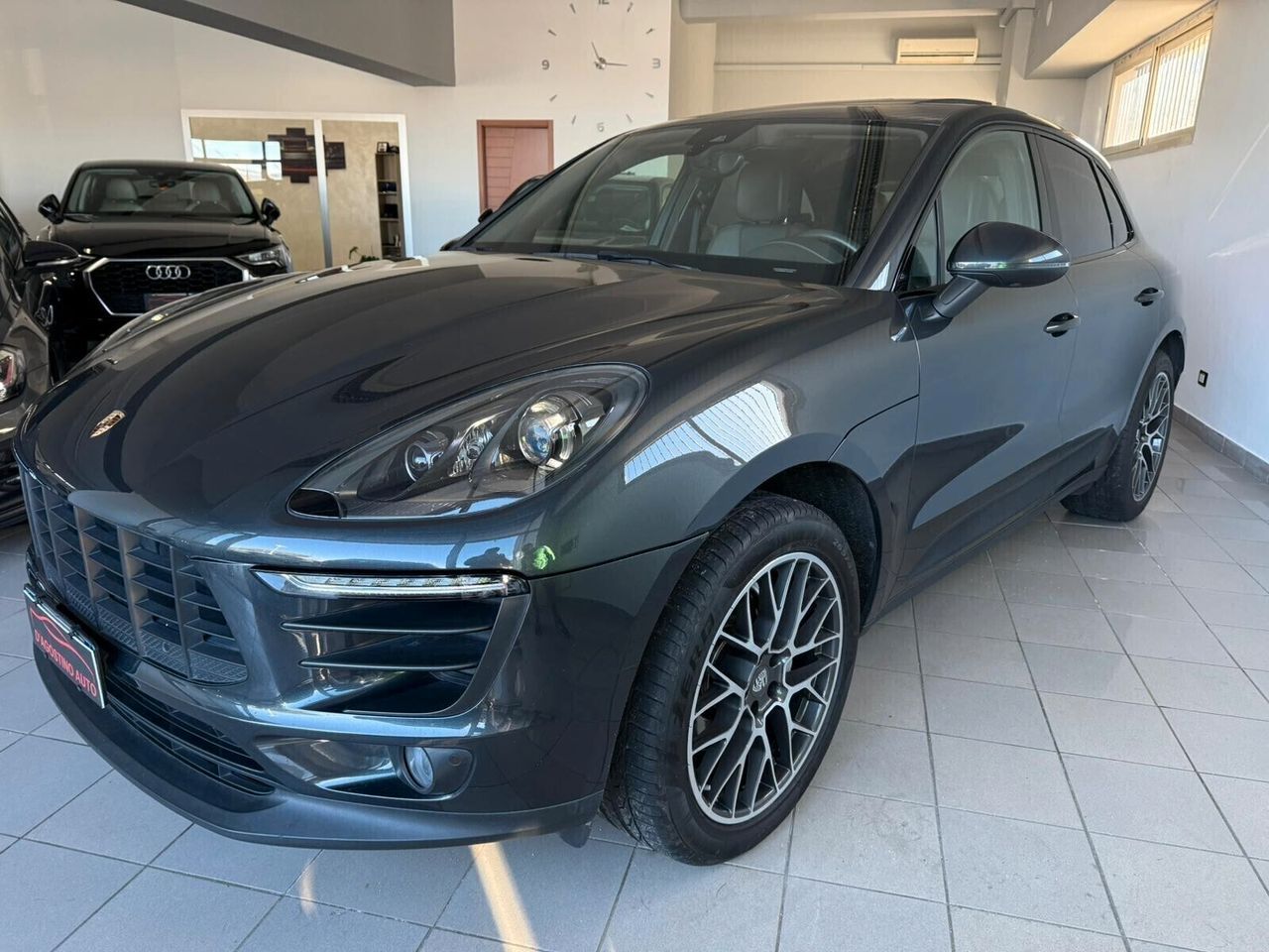 PORSCHE Macan