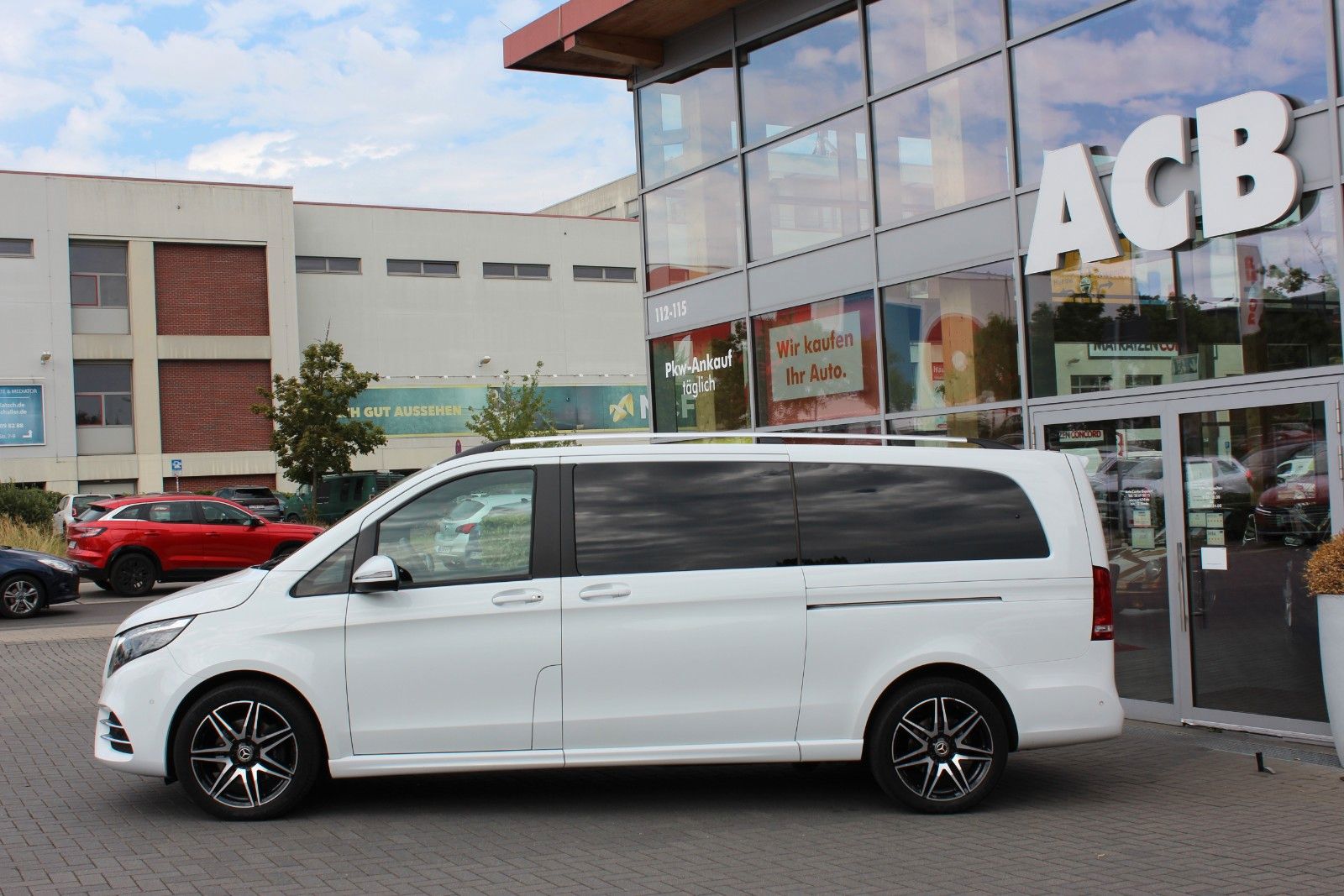 Mercedes-Benz V 300d EDITION 2023 extralang AMG-Line 8-Si. RFK imagem 3