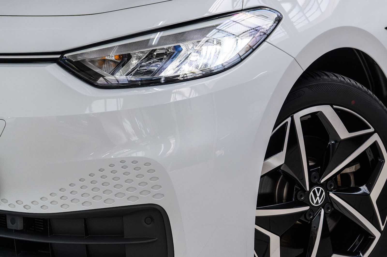 Fahrzeugabbildung Volkswagen ID.3 Pure Performance LED+NAVI+PDC+APP+GJ-REIFEN