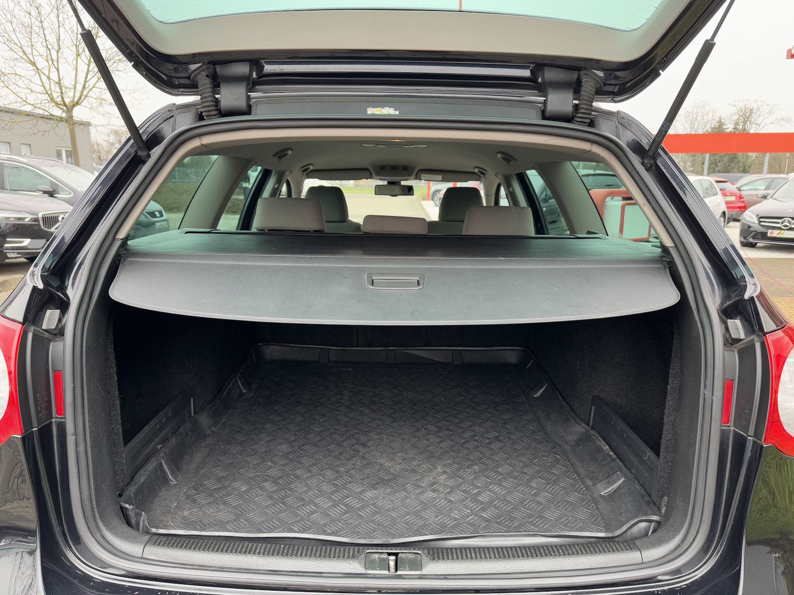 Fahrzeugabbildung Volkswagen Passat Variant 2.0 TDI 170 PS/Xenon/Navi/Ahk