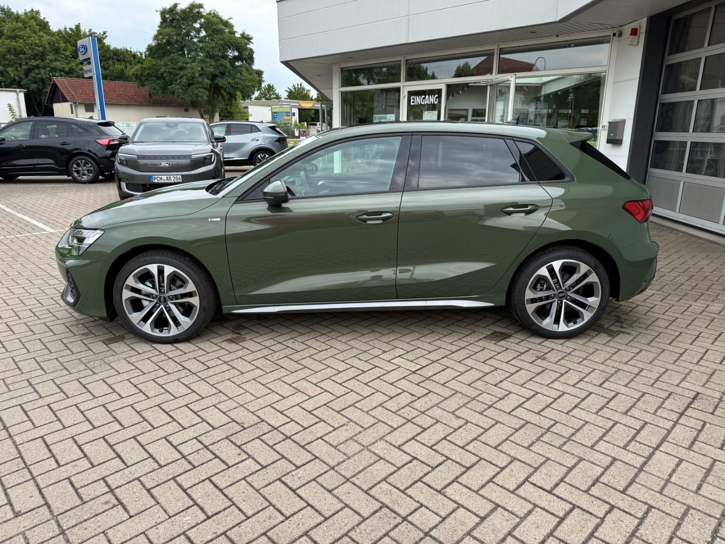 Fahrzeugabbildung Audi A3 TFSI Sportback S-Line Sport Pano Digi LED ACC
