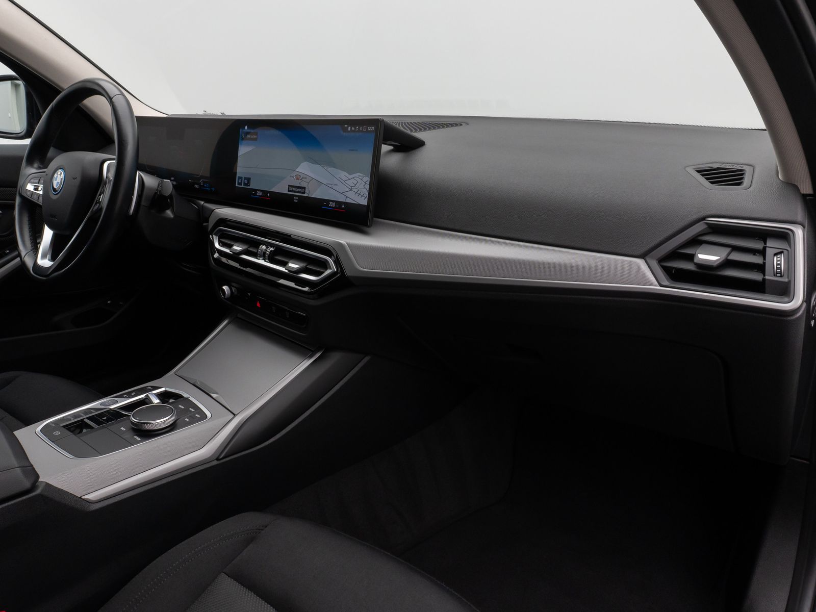 Fahrzeugabbildung BMW 330e xD DAB CockPit+ PDC Geschwindigkeitsreg