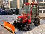 Shibaura ST324 mit hydraulischem Schneeschild
