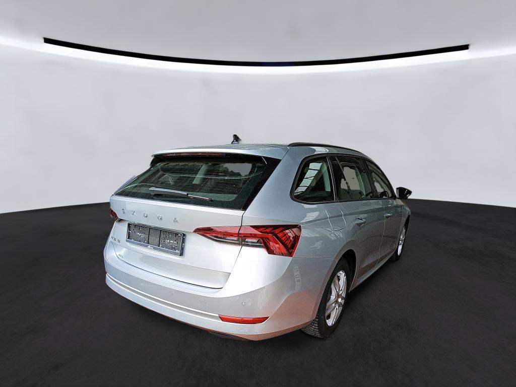 Skoda Octavia 2023 г. Серебристый, пробег 52970 км
