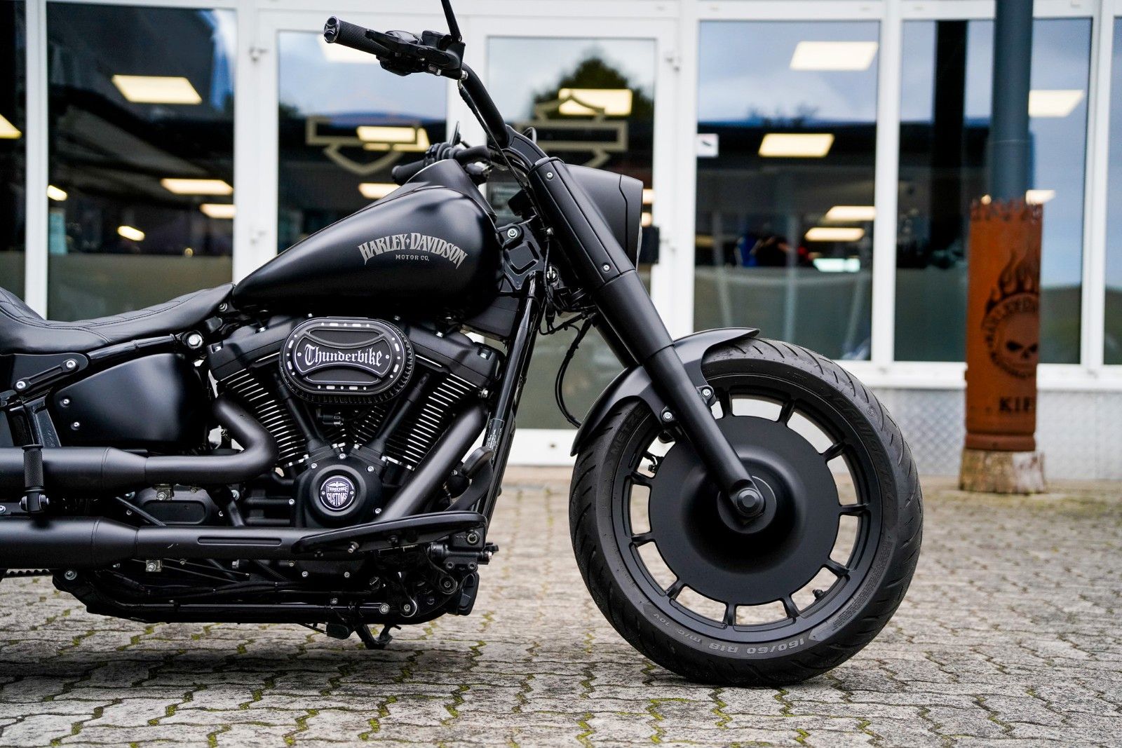 Fahrzeugabbildung Harley-Davidson FLFBS Fat Boy 114 cui - All Black - Jekill - 260