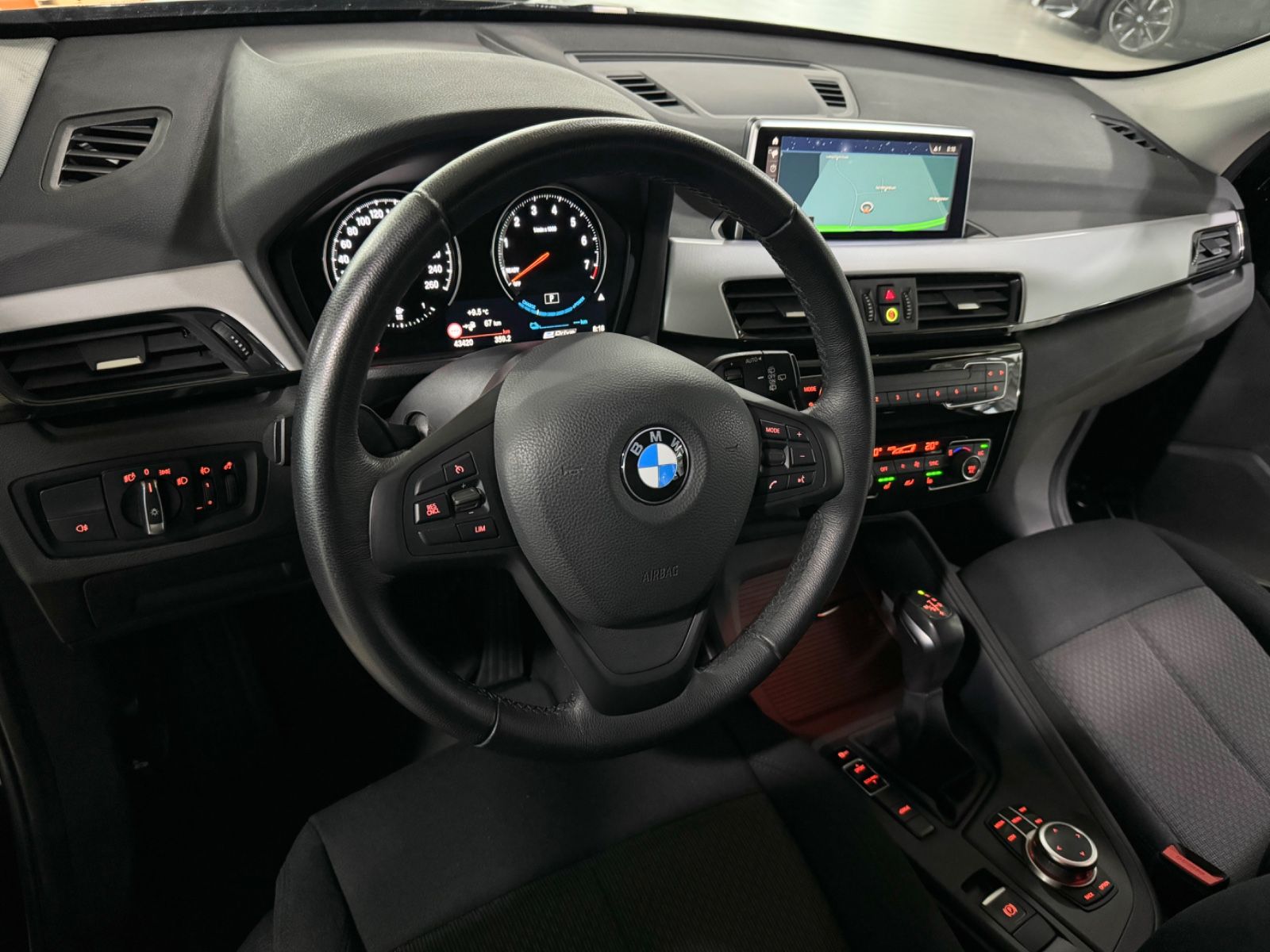 Fahrzeugabbildung BMW X1 xD25e Advantage DAB Lordos Navigation PDC