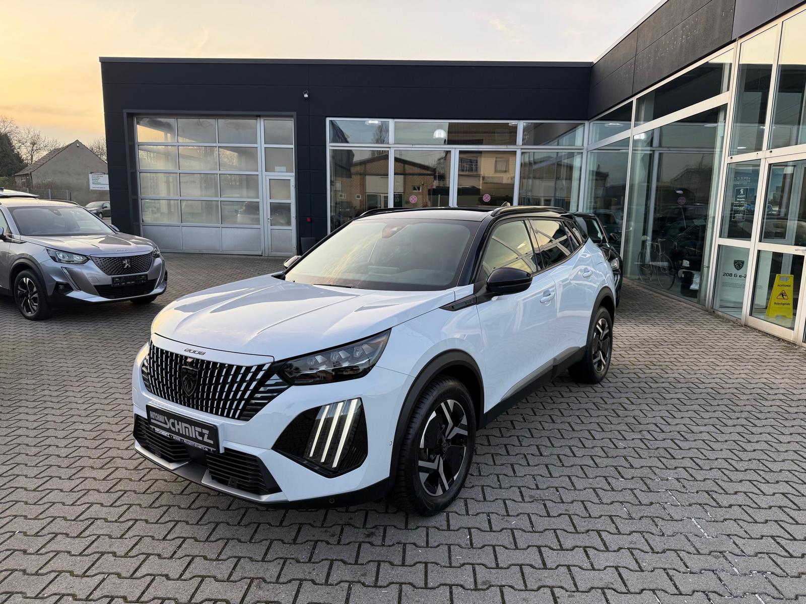 Peugeot 2008 Hybrid 145 GT Schiebedach, 360° Kamera, Nav