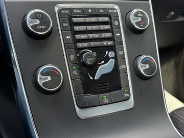 Volvo S60 D5  Lim. Momentum*PDC*TEMPOMAT*LED*EURO 5