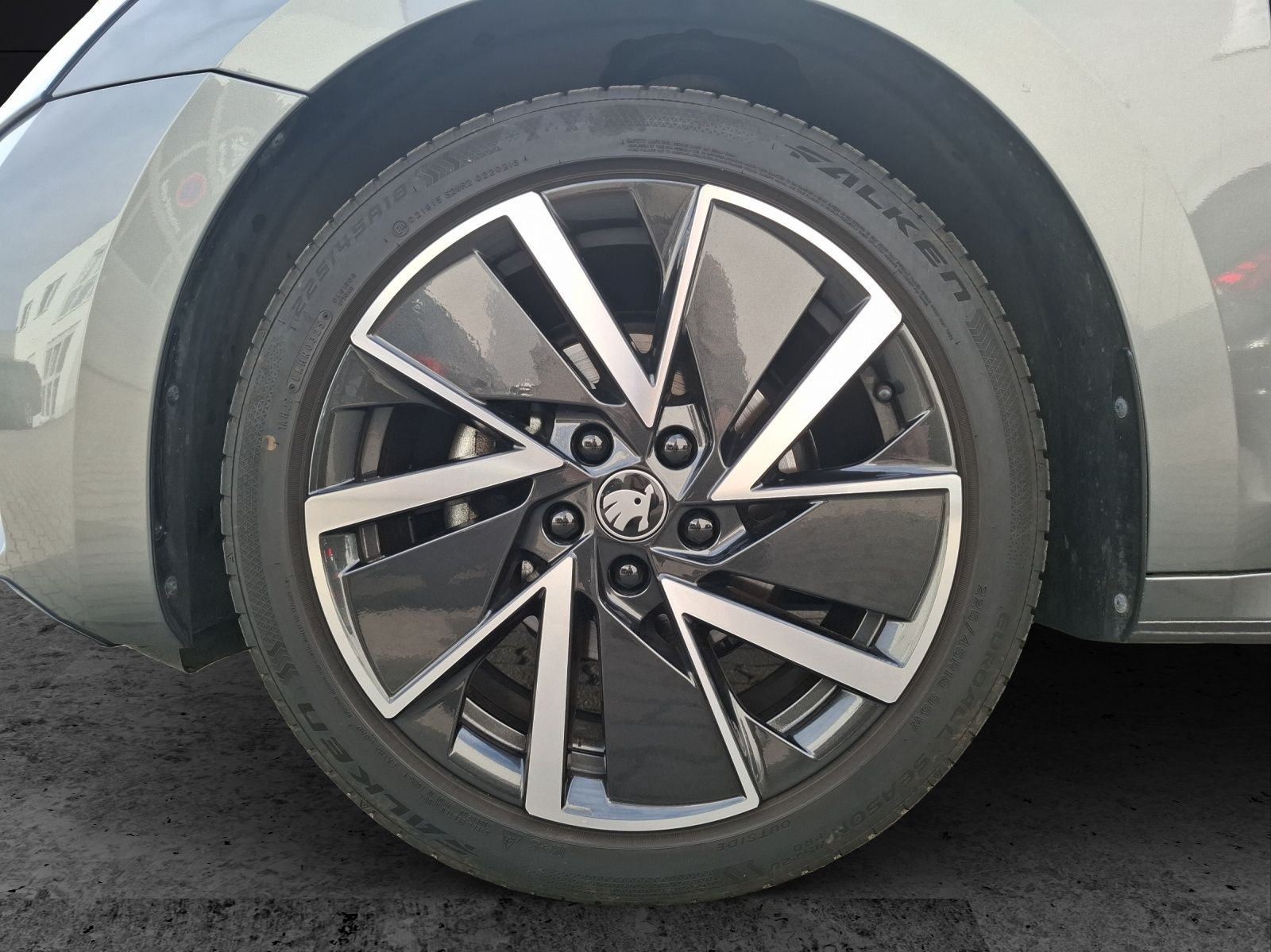 Fahrzeugabbildung SKODA Octavia Combi TDI Sportline DSG Matrix Navi HUD