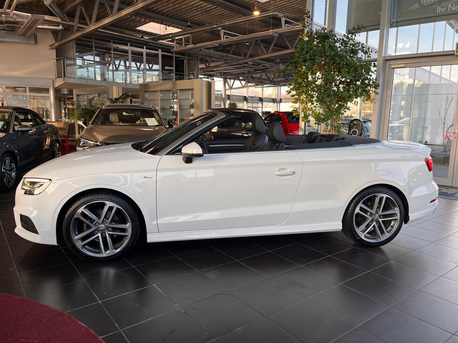 Fahrzeugabbildung Audi A3 Cabriolet 35 TFSI S-Line LED NAVI SHZ