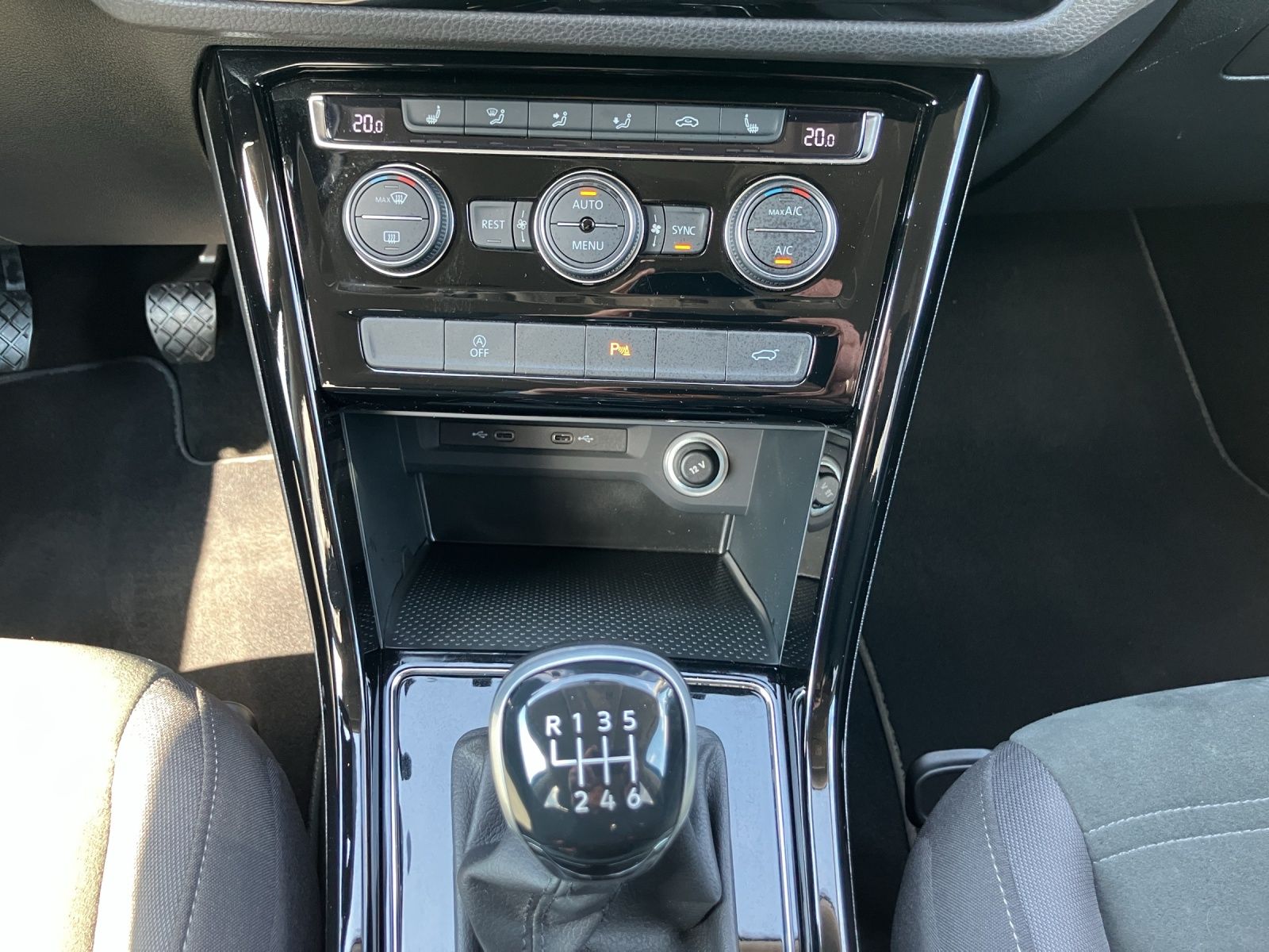 Fahrzeugabbildung Volkswagen Touran Highline BMT/Start-Stopp LED Climatronic