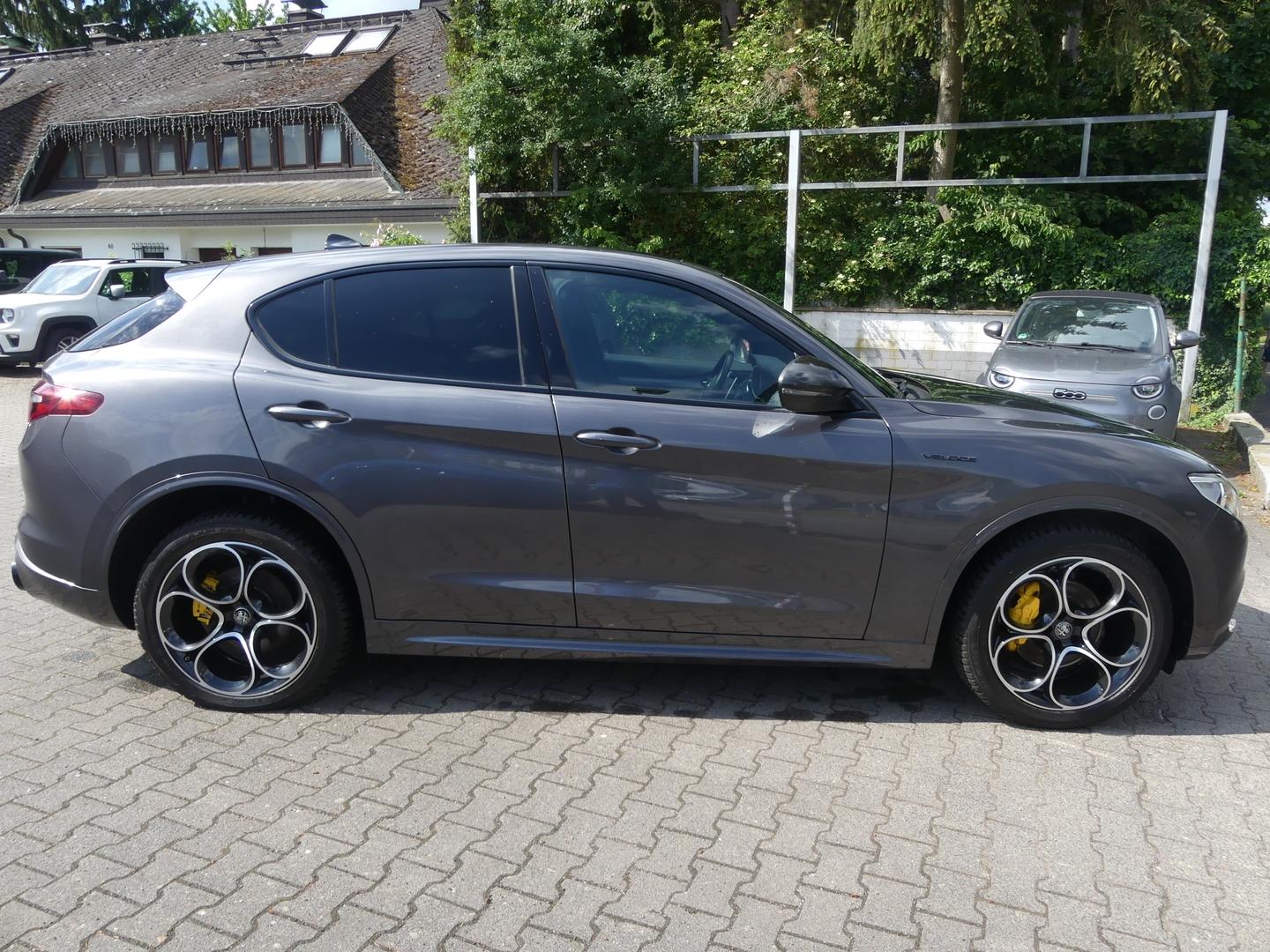 Alfa Romeo Stelvio VELOCE 2.0 TURBO Q4 PANO KAMERA XENON AL