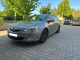 Opel Astra J Sports Tourer 1.6  - Opel Astra aus 2010: Sports Tourer