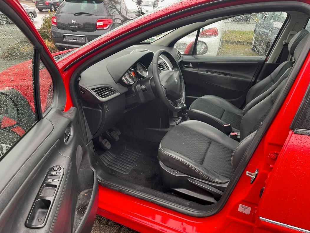 Peugeot 207 2012 — interior
