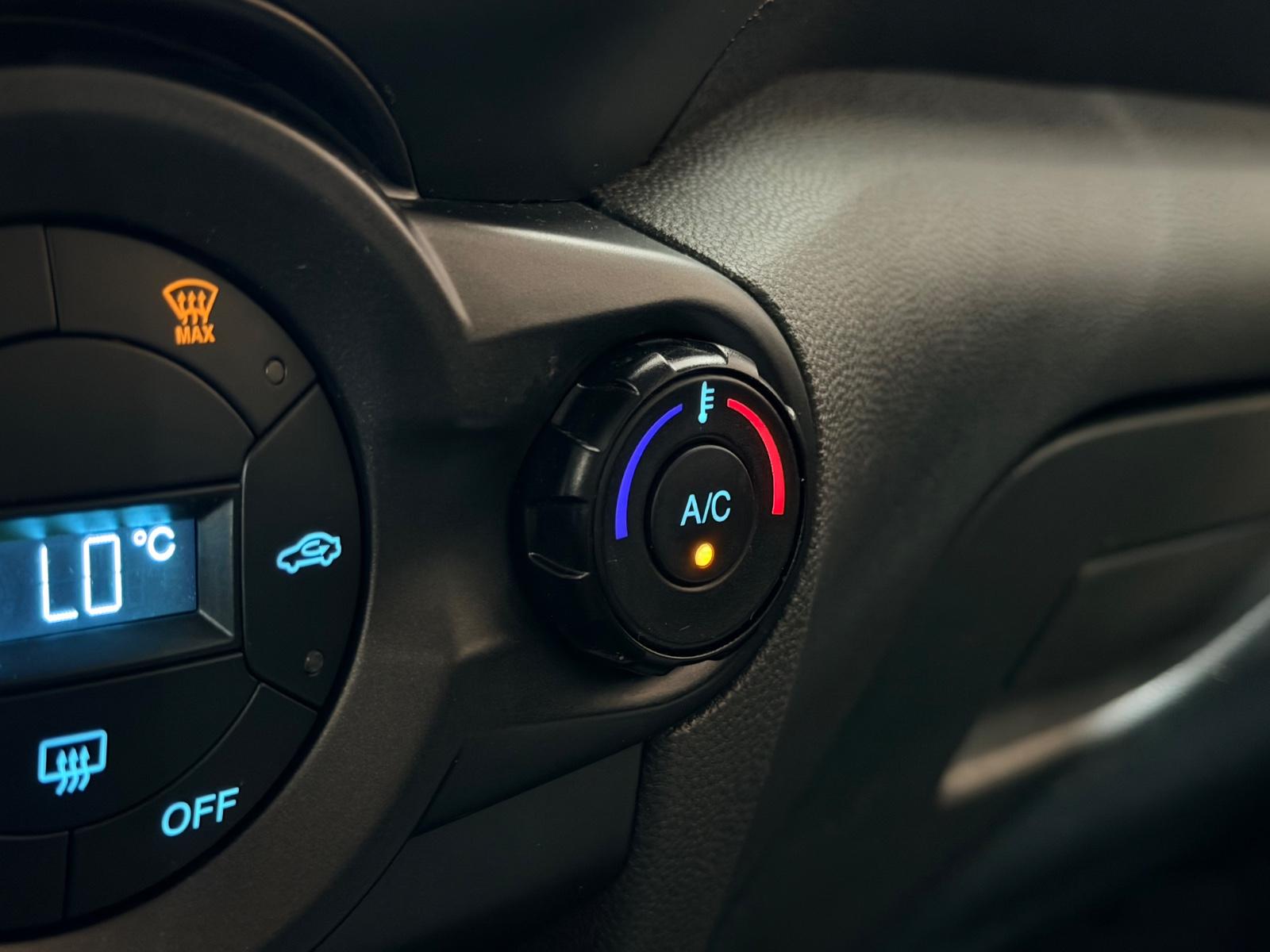 Ford EcoSport 2015 — photo 15
