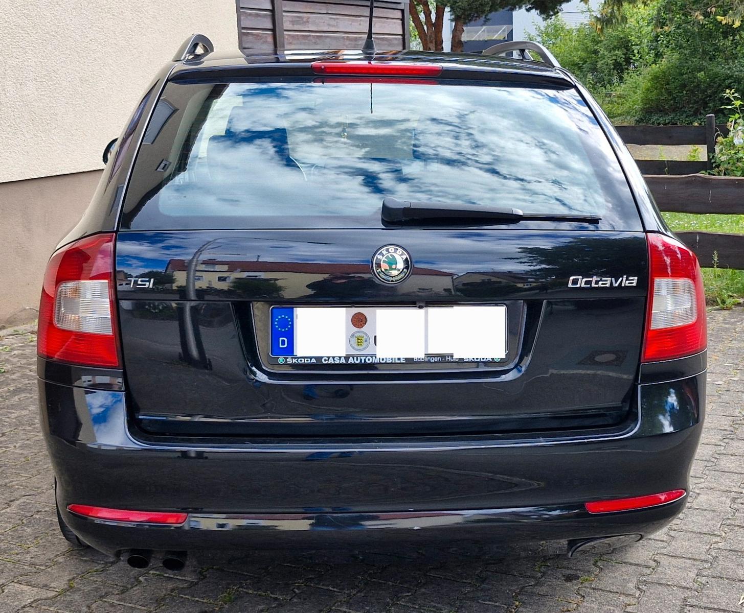 Skoda Octavia 2011 — interior