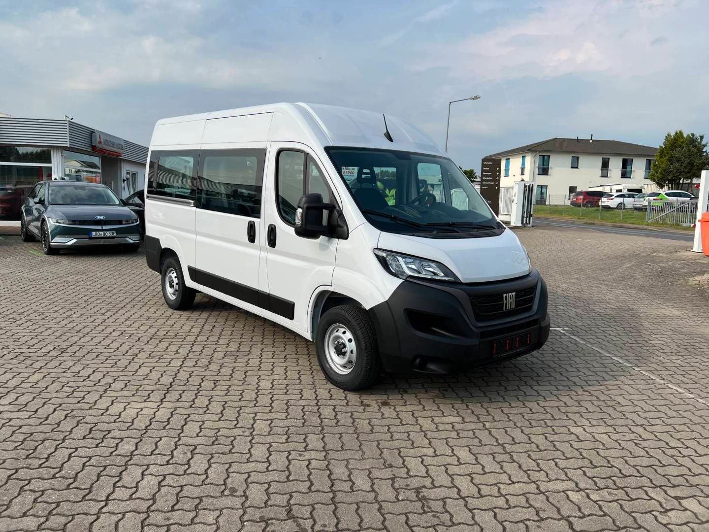 Fahrzeugabbildung Fiat DUCATO  DOKA - 6 Sitzer