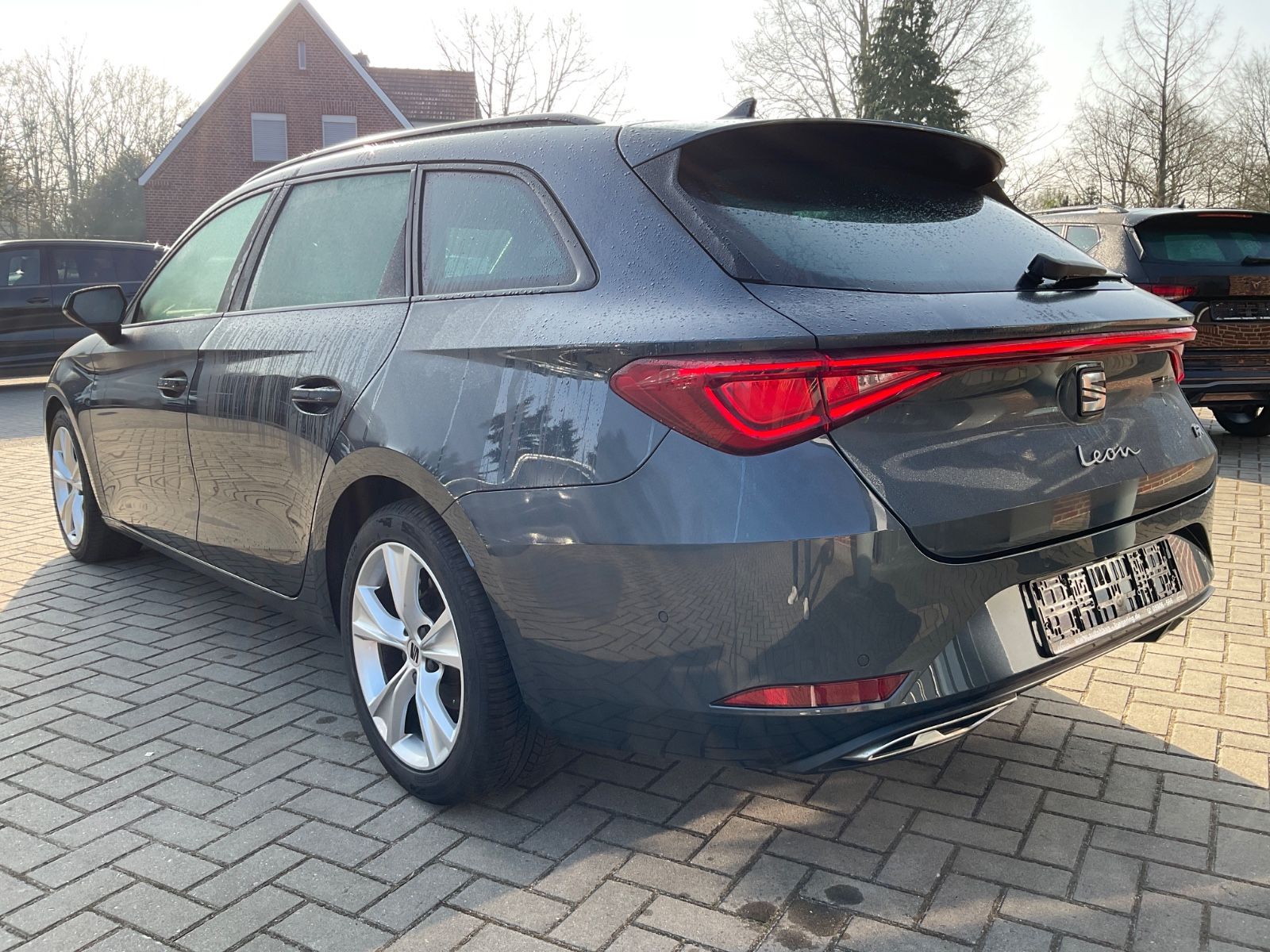 Fahrzeugabbildung SEAT Leon 1.5 eTSI,FR,DSG,ACC,Kamera,Carplay,