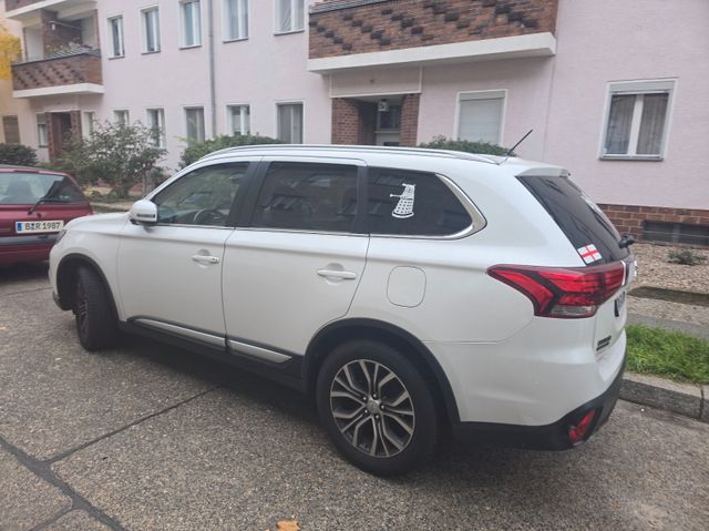 Mitsubishi Outlander 2.0 Benziner Plus ClearTec 4WD CVT...