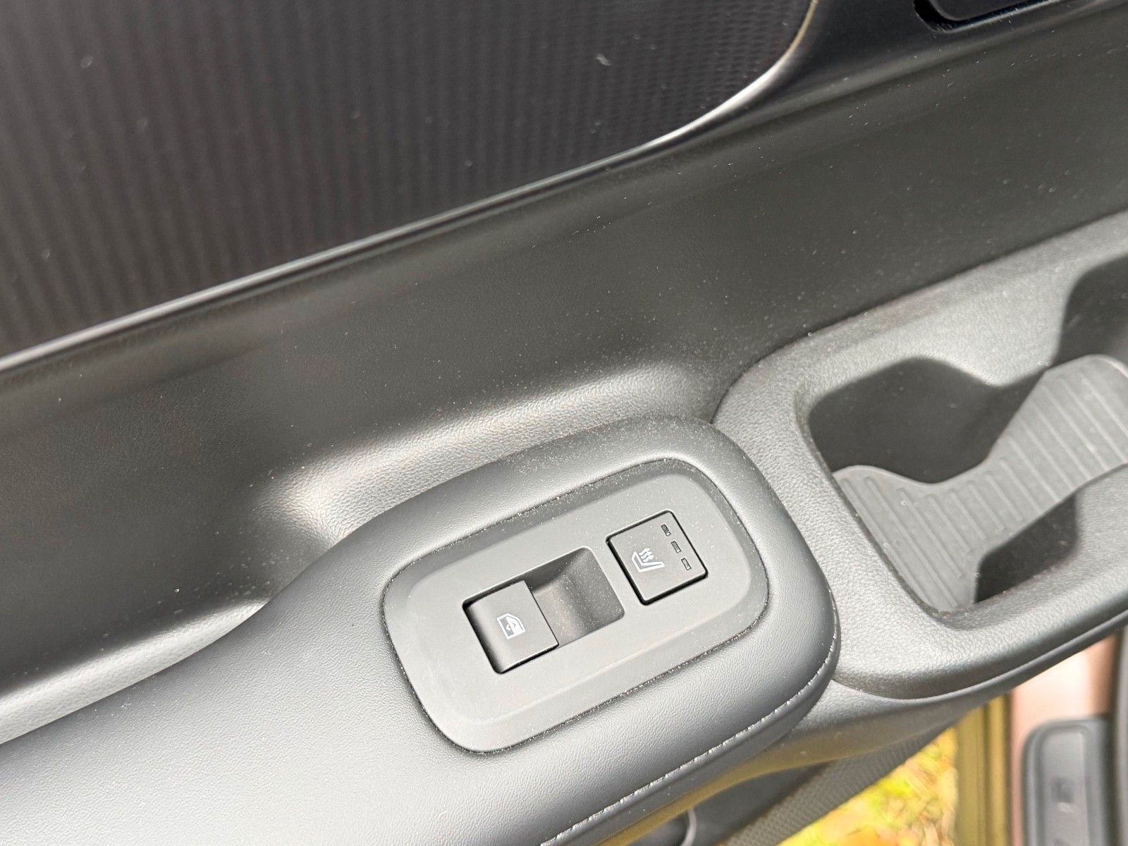 Fahrzeugabbildung Hyundai SANTA FE 1.6T-GDI HEV Blackline *Standhzg*AHK*