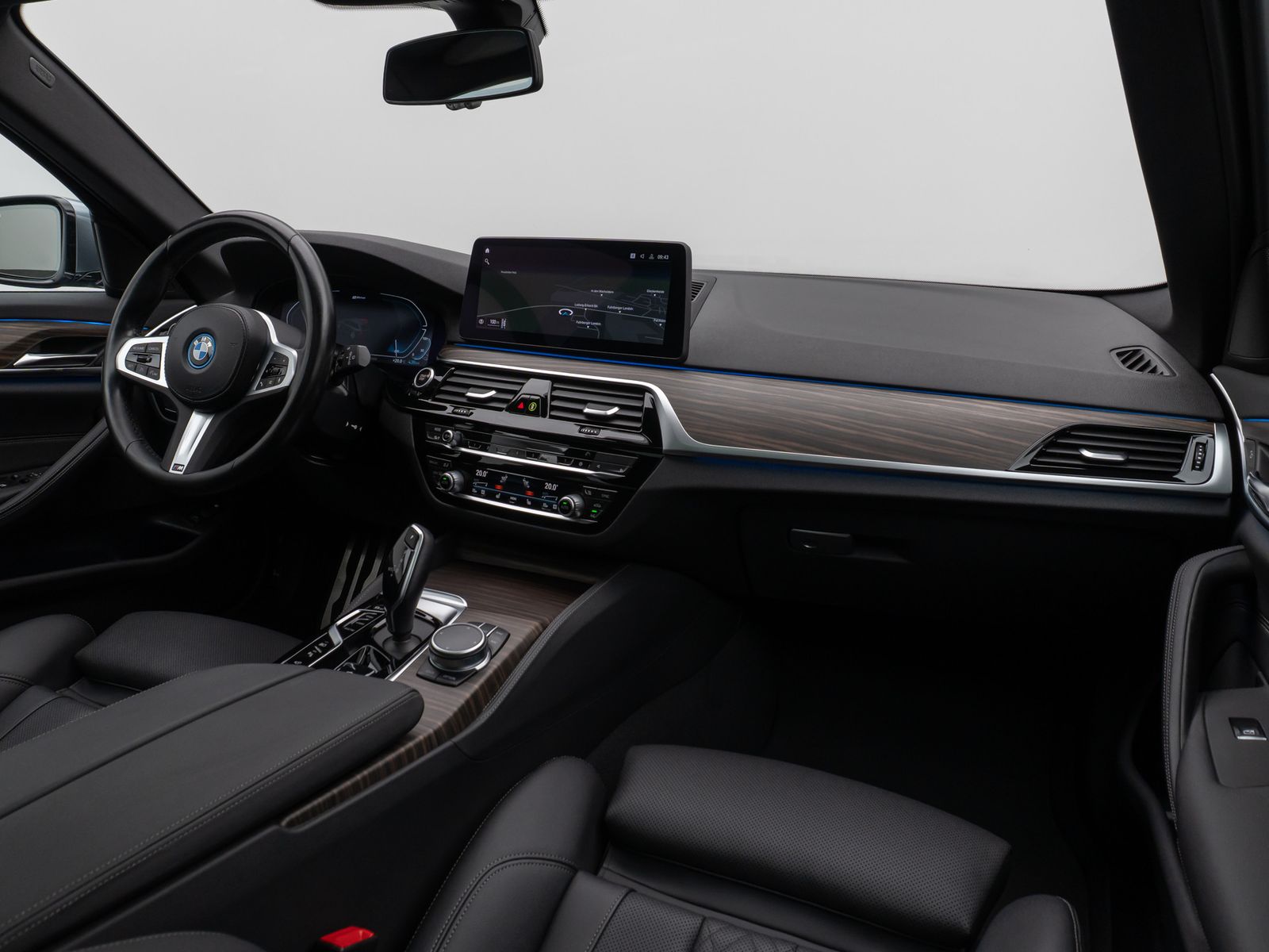 Fahrzeugabbildung BMW 530e xD M Sport Panorama 360°DAB HiFi AHK Alarm