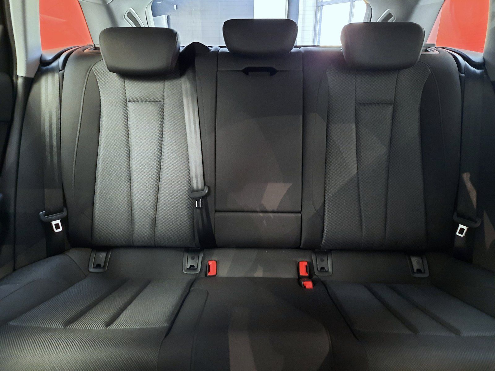 Fahrzeugabbildung Audi A4 Avant 30 TDI advanced S-tronic *AHK*LED*Navi*