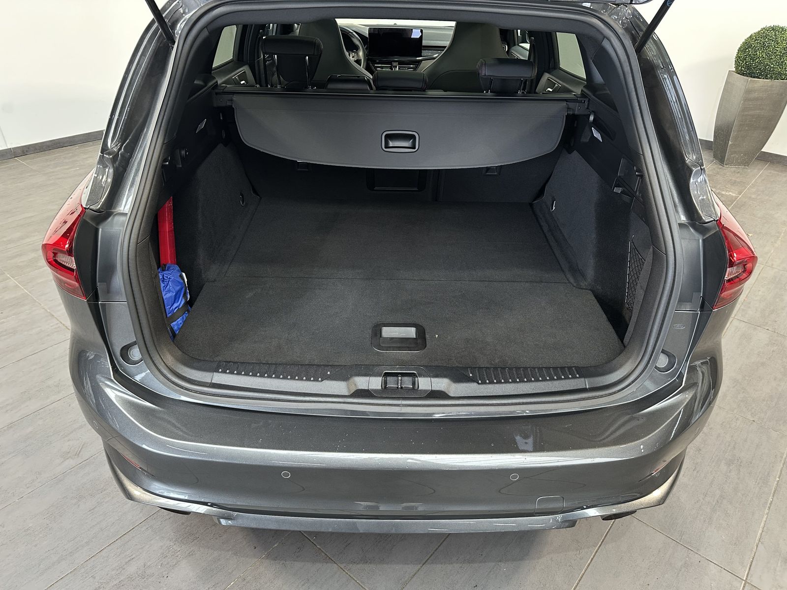 Fahrzeugabbildung Ford Focus Turnier 2.3 EB ST X NAV+LED+AHK+PANO+HUD