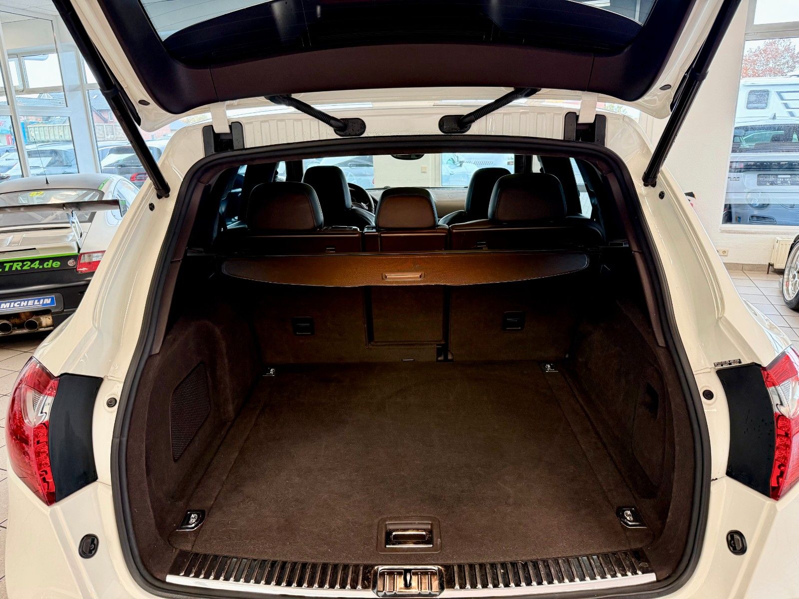 Fahrzeugabbildung Porsche Cayenne Turbo Luftfederung/ Panorama/AHK/21Zoll