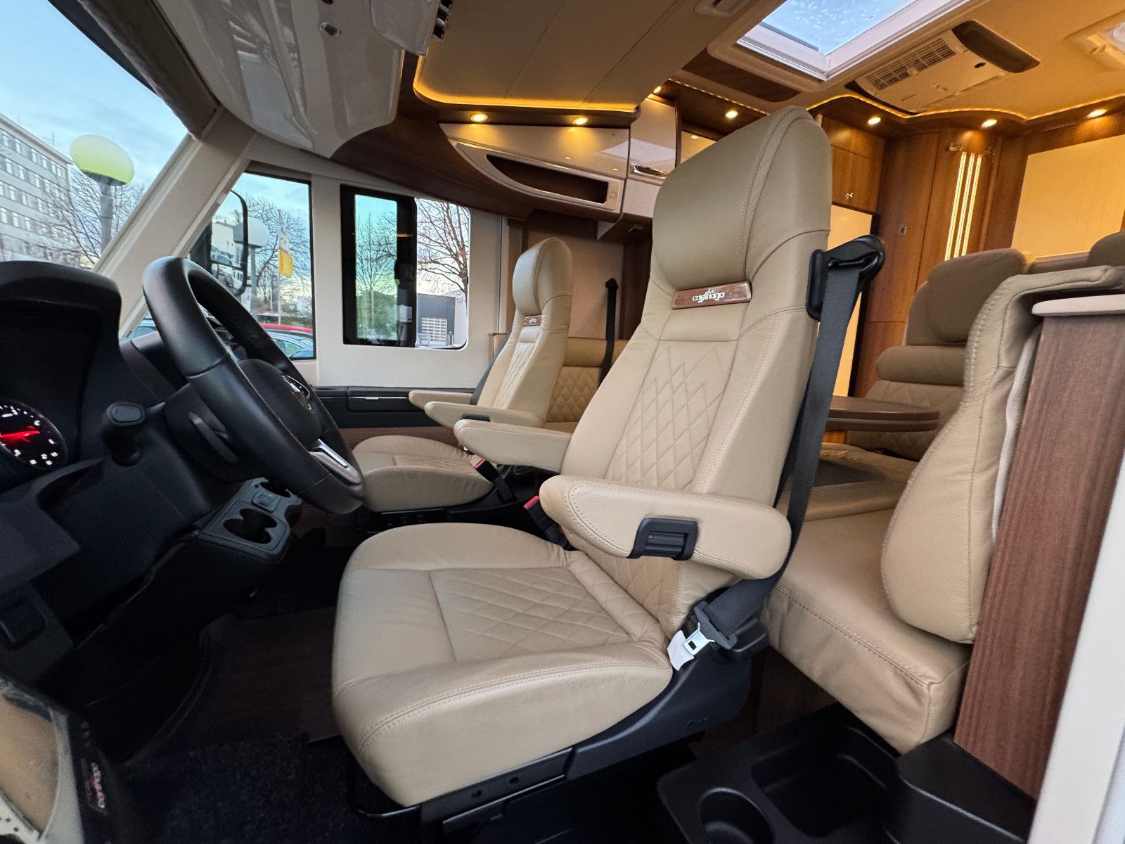 Fahrzeugabbildung Carthago Chic e-line I 51 QB MERCEDES 418 CDI 9GT 1.HAND
