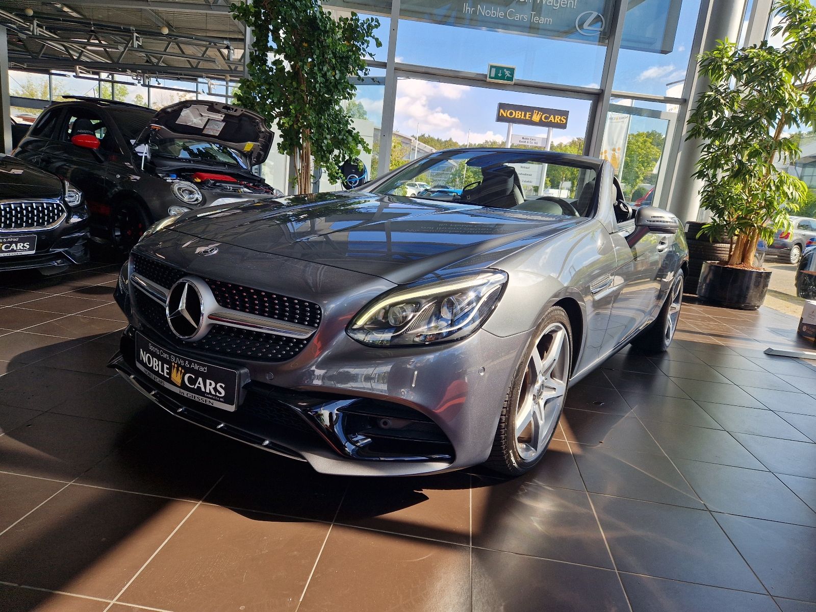 Fahrzeugabbildung Mercedes-Benz SLC 300 AMG Line LED NAV SHZ PDC ALU