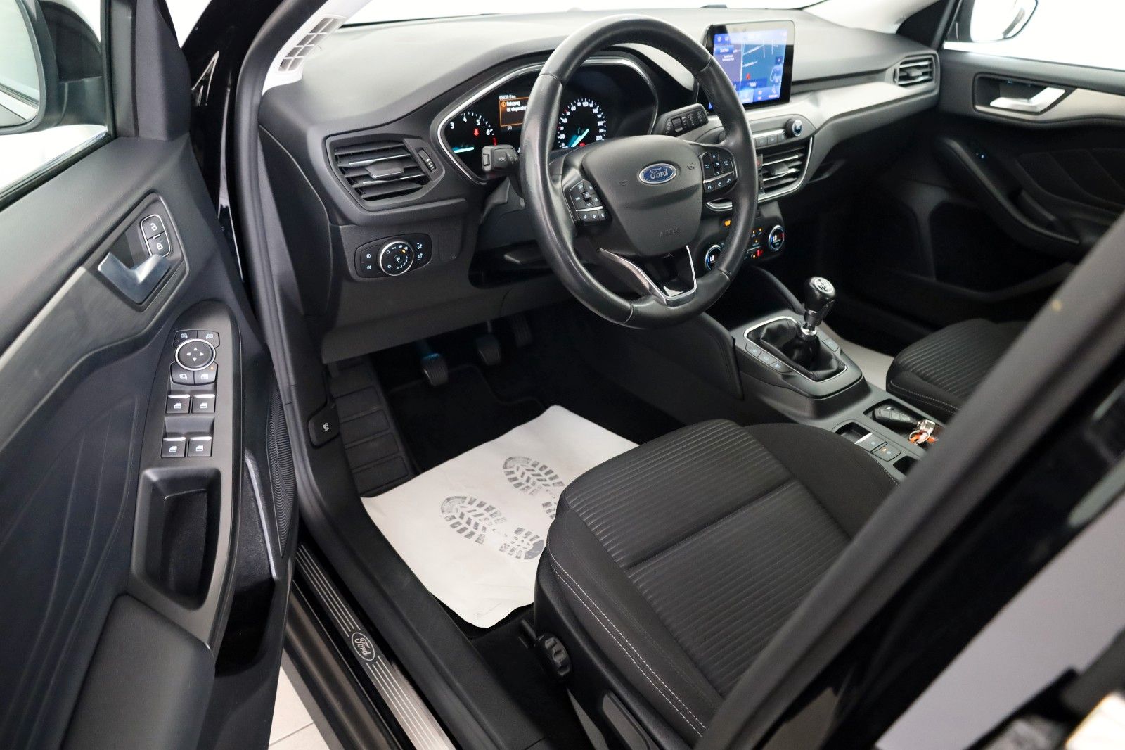 Fahrzeugabbildung Ford Focus Turnier Titanium Navi,Kamera,LED,SH,PDC