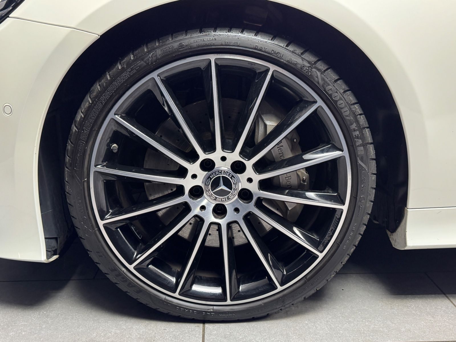 Fahrzeugabbildung Mercedes-Benz E 300 Coupe|AMG-LINE|WIDE-SCREEN|PANO|DESIGNO|