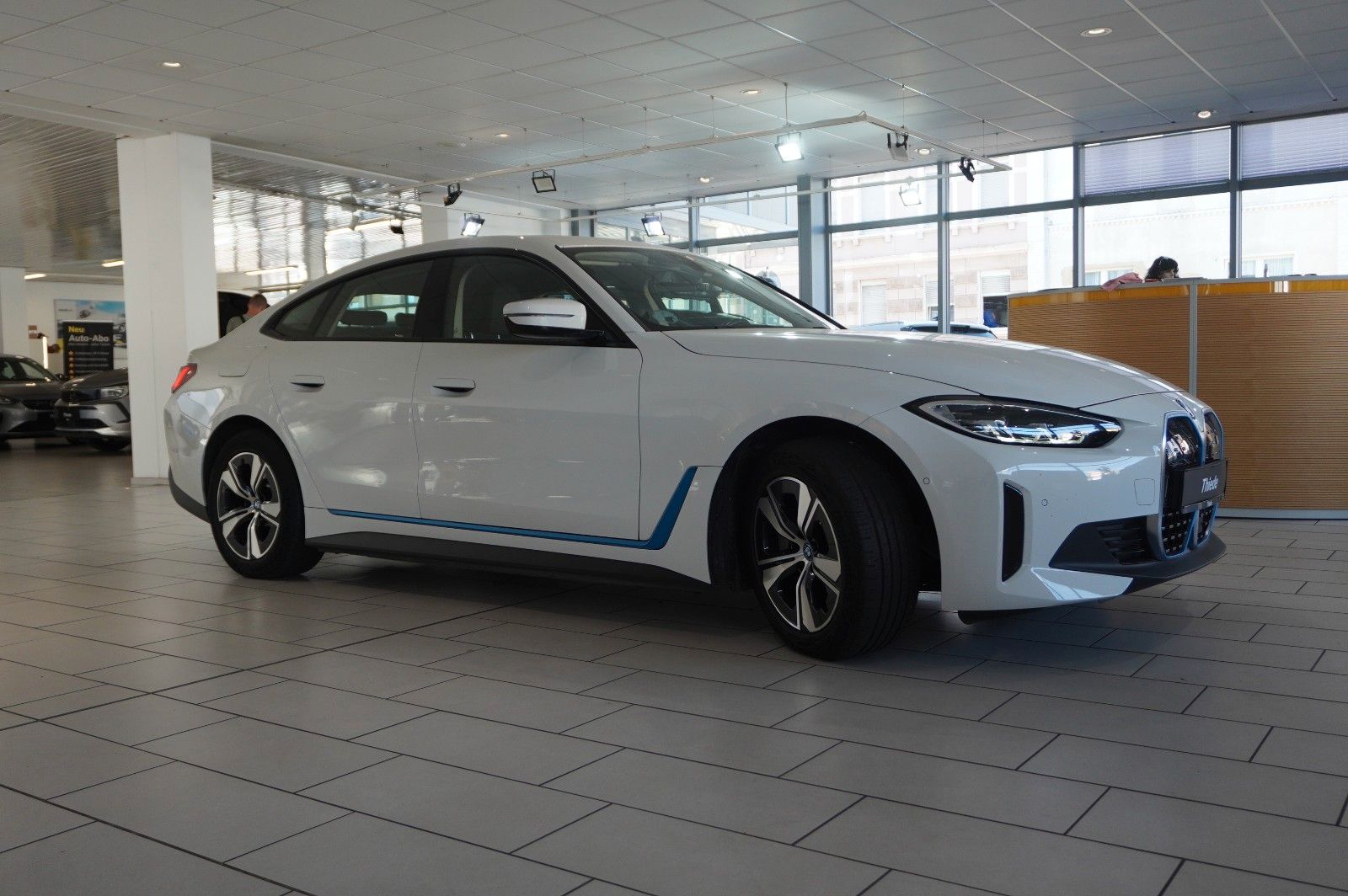 Fahrzeugabbildung BMW i4 Gran Coupe 35 eDrive 70KWH NAVI/KAMERA/SPORT