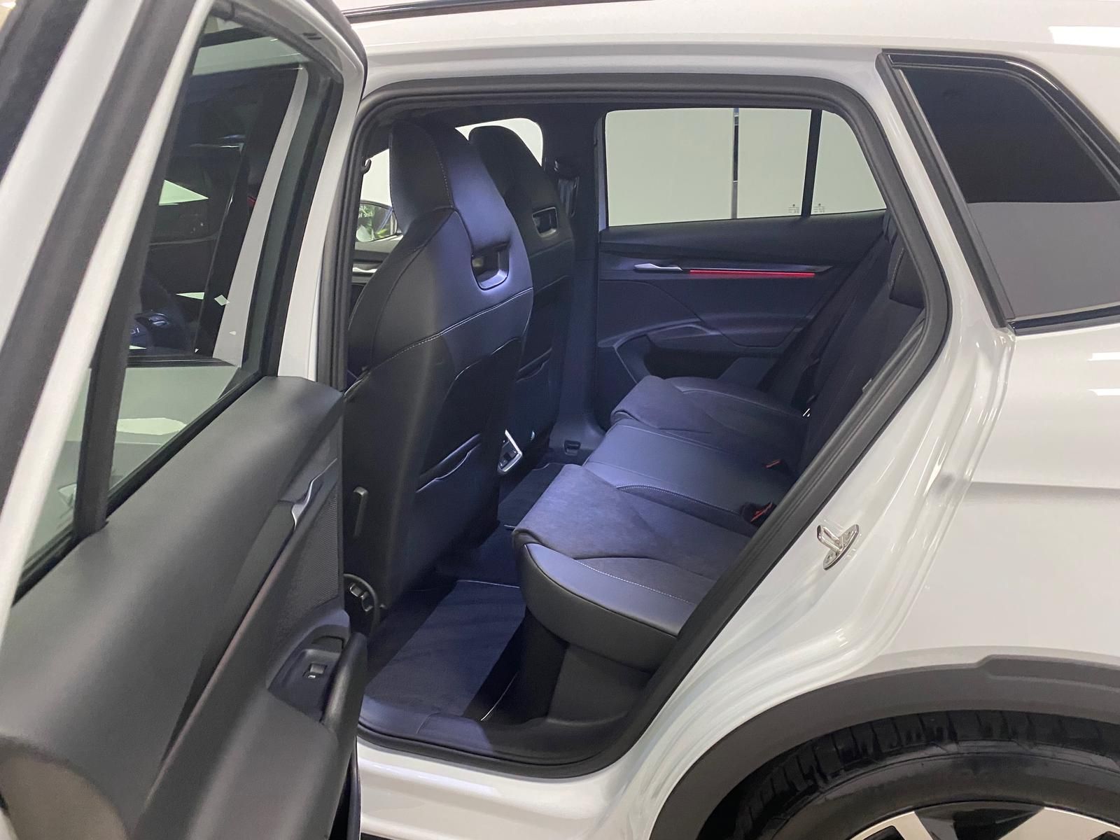 Fahrzeugabbildung SKODA Elroq 60 Sportline+ACC+Kamera+NAVI+4xSITZHEIZUNG