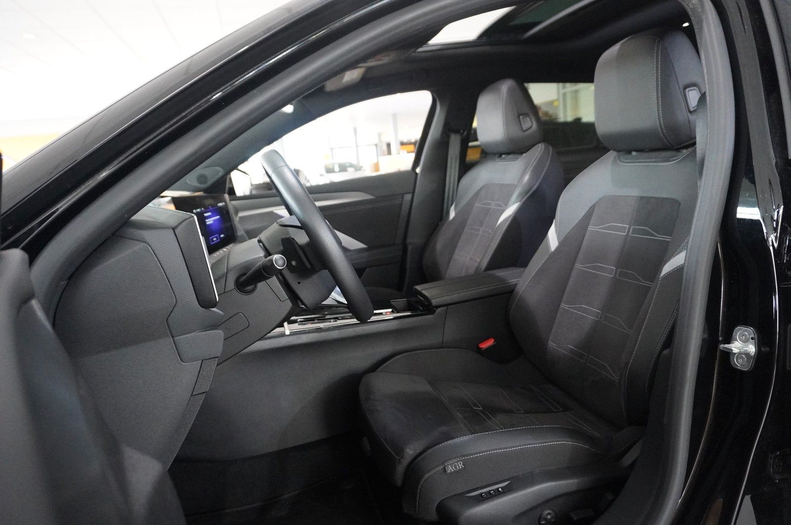 Fahrzeugabbildung Opel Astra L ST 1.2T ULTIMATE NAVI/LED/360°/PANO/DAB+