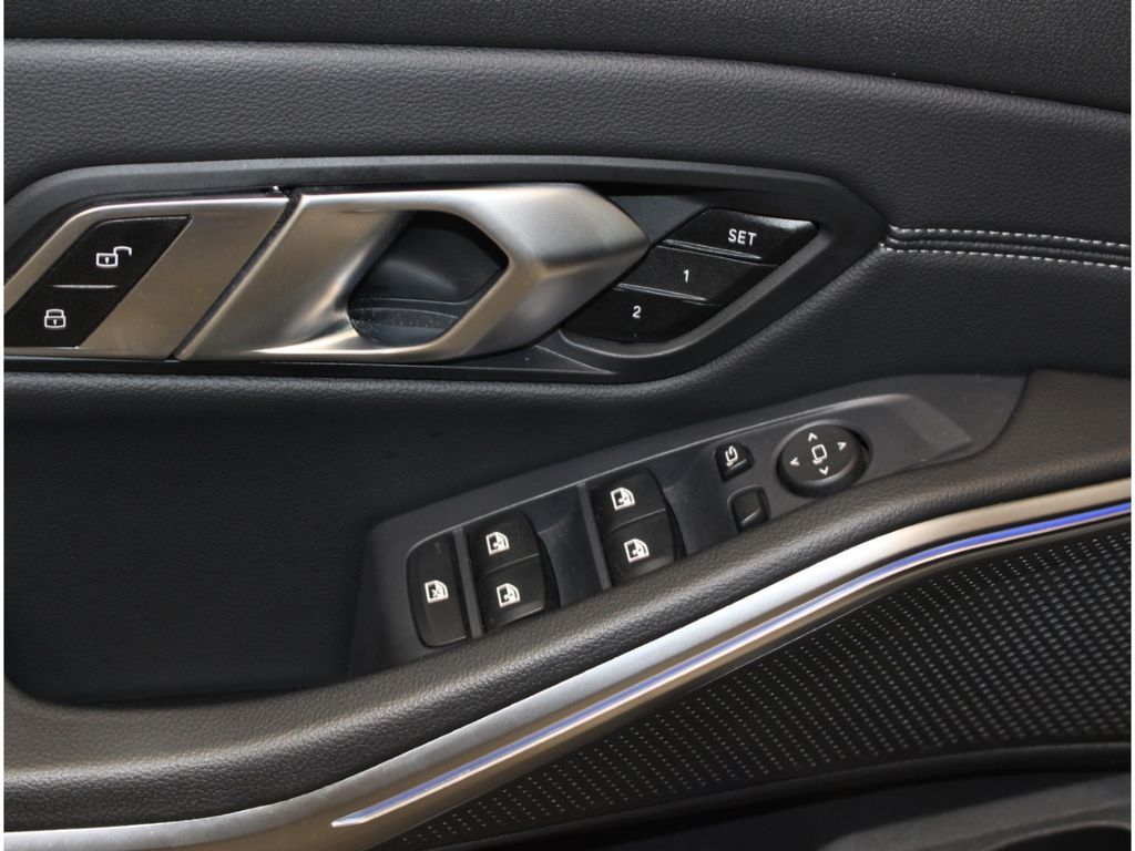 Fahrzeugabbildung BMW 320 i M Sport 2. Hand*HUD*Laser*Komfortzugang