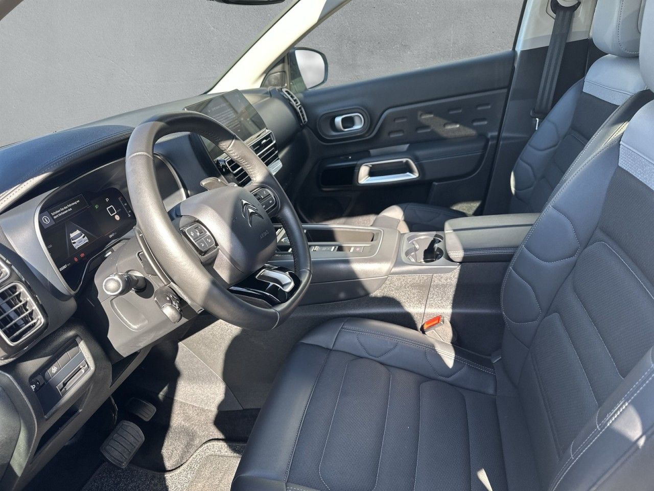 Fahrzeugabbildung Citroën C5 Aircross Hybrid 136 -DSC6 Max - mit KI generiert/bearbeitet