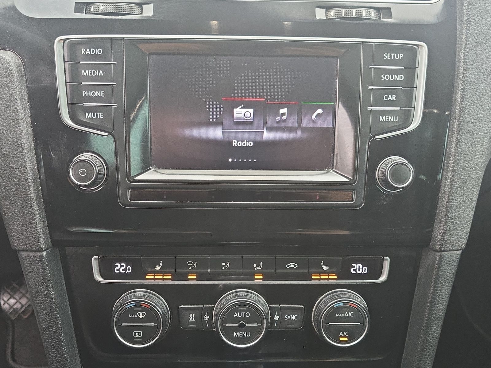 Fahrzeugabbildung Volkswagen Golf VII Cup AUS 1.HAND /Panorama/NAVI/PDC