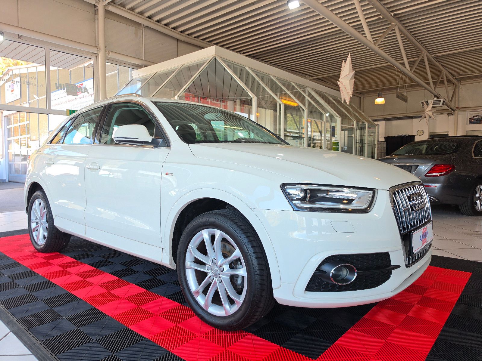Audi Q3 2.0 TFSI quattro S Line+SHZ+XENON+1. HAND+