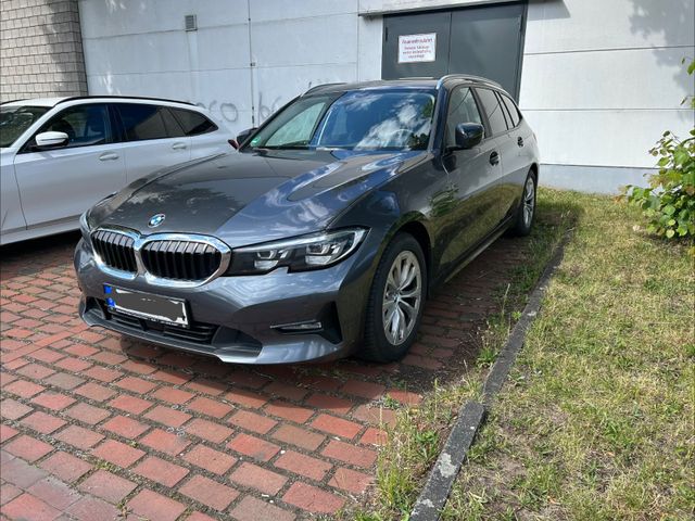 BMW 318i Touring Advantage Auto Advantage